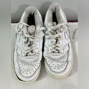 Nike sneakers size 8‎